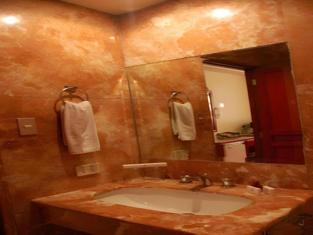 Great Eastern Hotel Кесон-Сити Экстерьер фото